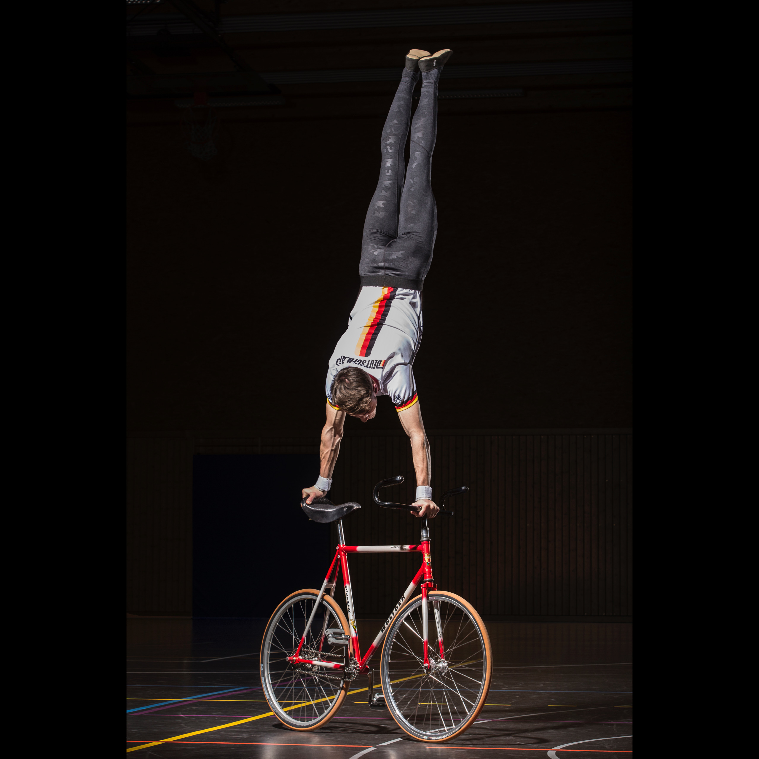 Max Maute Kunstrad Handstand